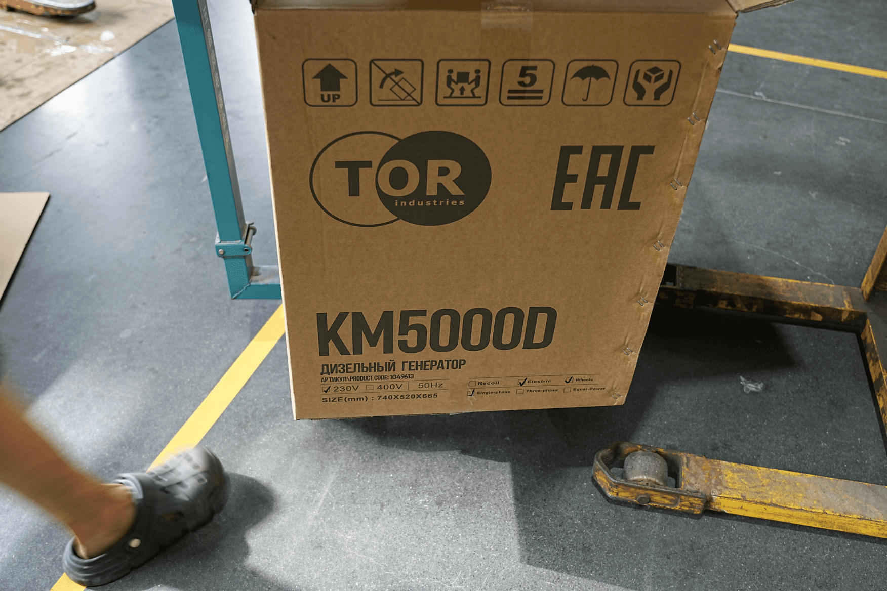 Генератор дизельный 5,0 кВт 220В с электростартером и колесами TOR KM5000D