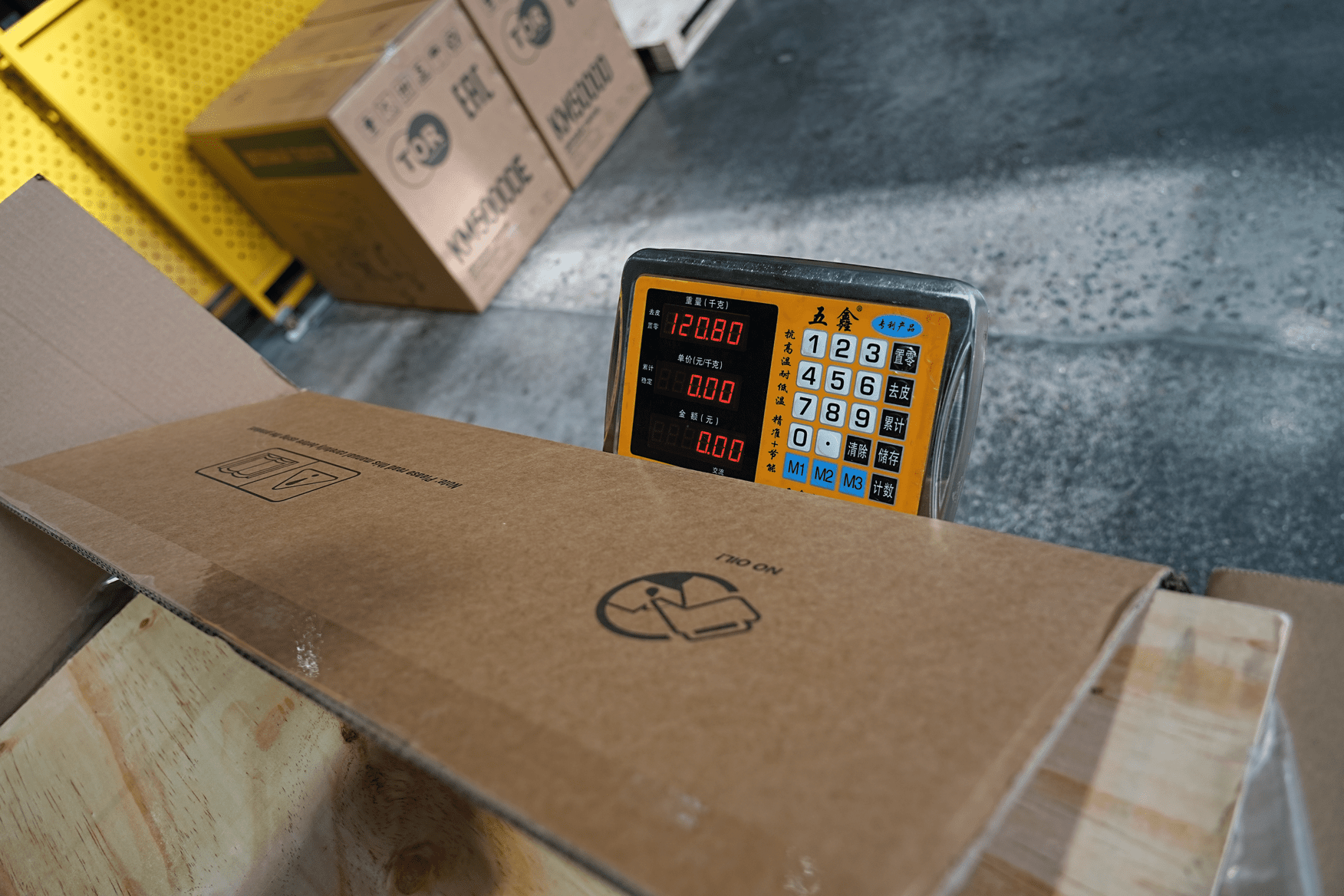 Генератор дизельный 7,0 кВт 220В с электростартером и колесами TOR KM7000D