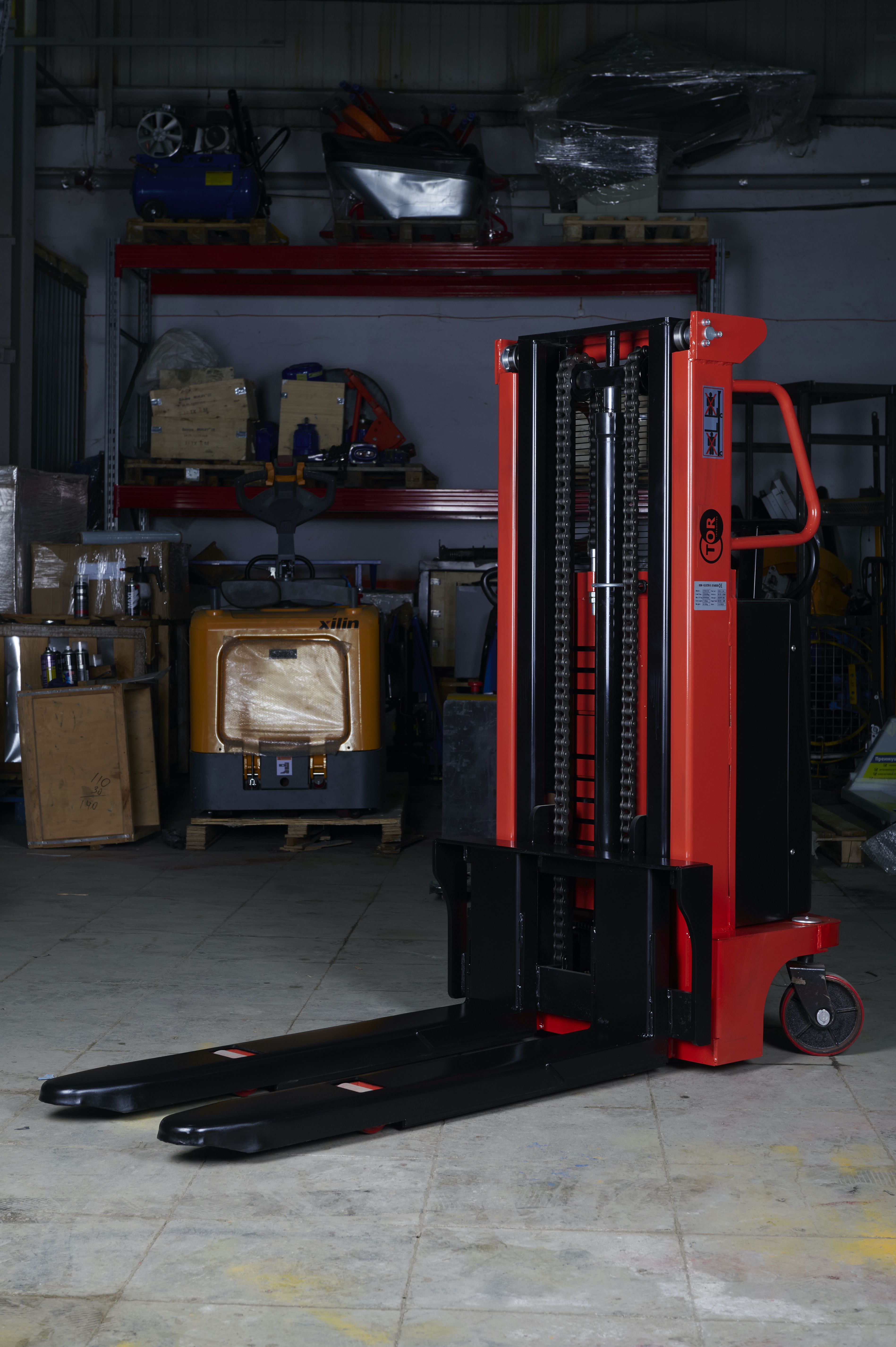 Штабелер гидравлический с электроподъемом 1,5 т 2,5 м TOR CTD15/25