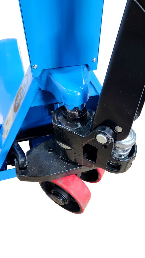 Тележка гидравлическая с весами неповоротный дисплей 2500 кг 1150 мм полиуретановые колеса TOR CBY-CW2