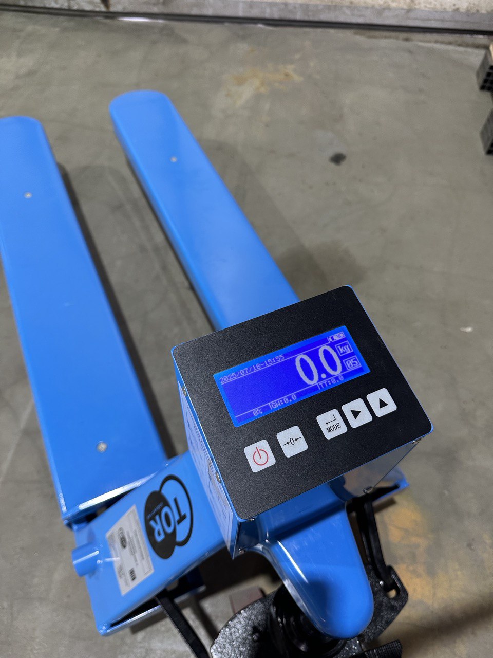 Тележка гидравлическая с весами неповоротный дисплей 2000 кг 1150 мм полиуретановые колеса TOR CBY-CW2