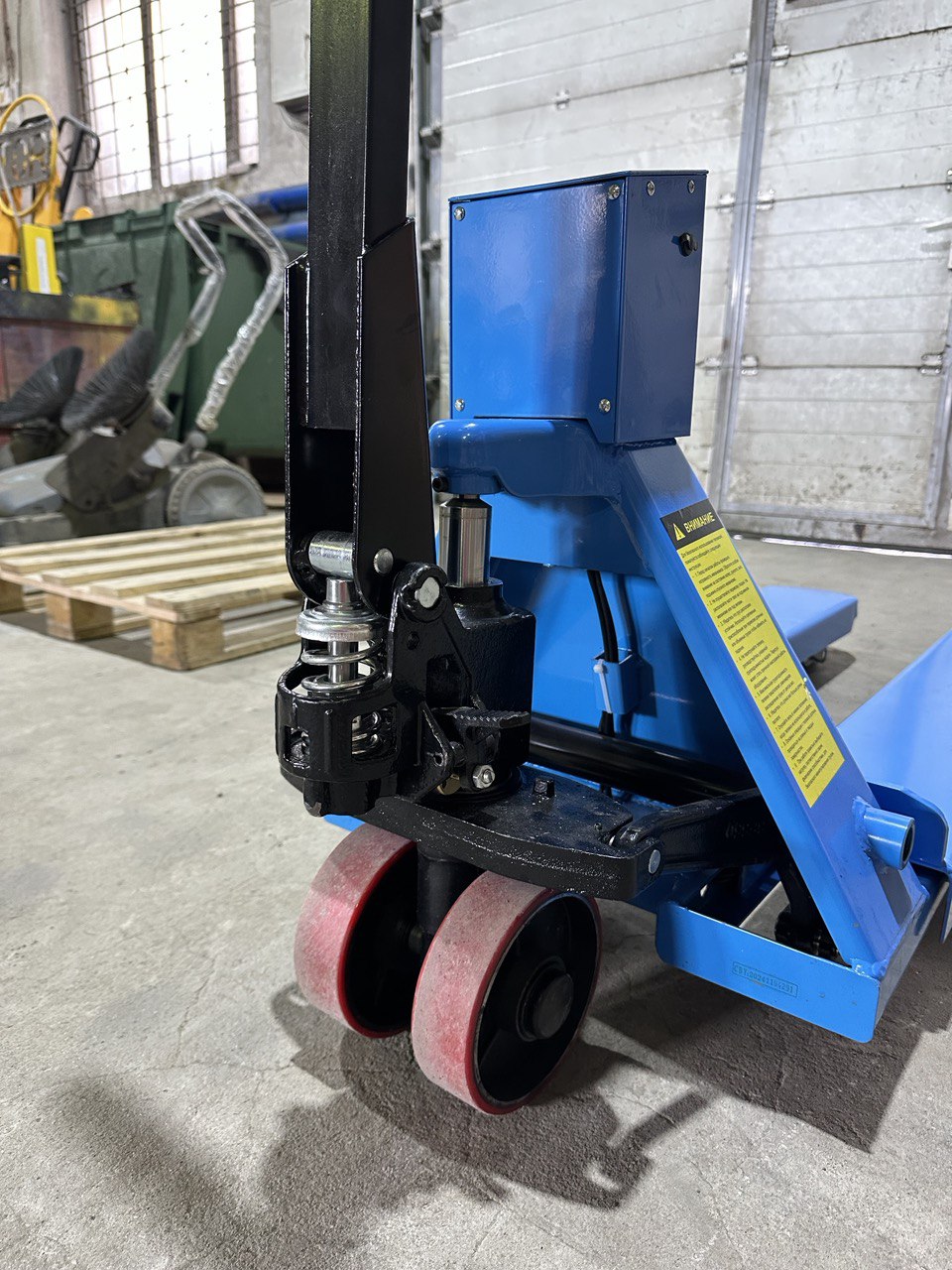 Тележка гидравлическая с весами неповоротный дисплей 2000 кг 1150 мм полиуретановые колеса TOR CBY-CW2