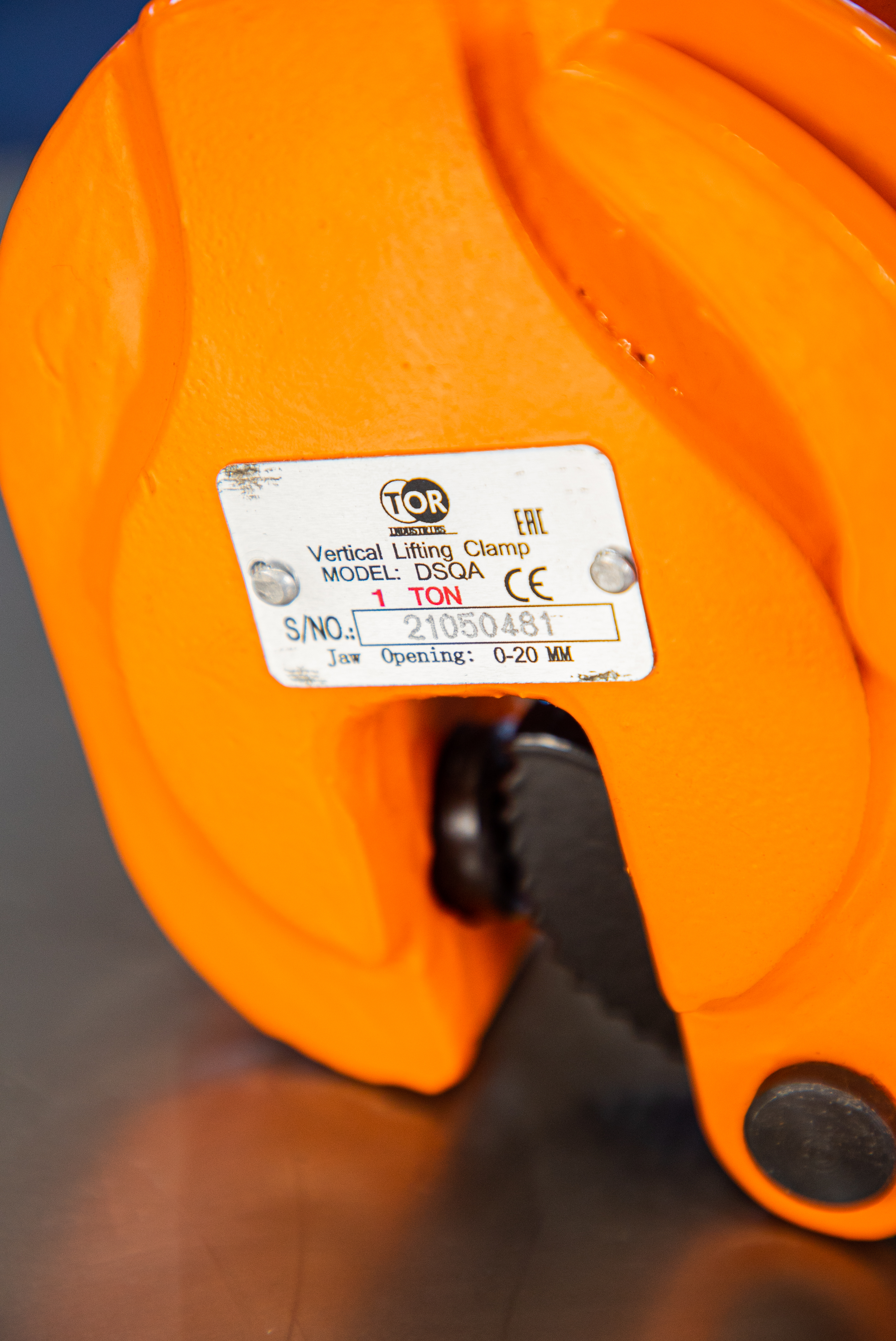 Захват вертикальный TOR DSQA (г/п 1,0 т, лист 0-20 мм) поворотн.