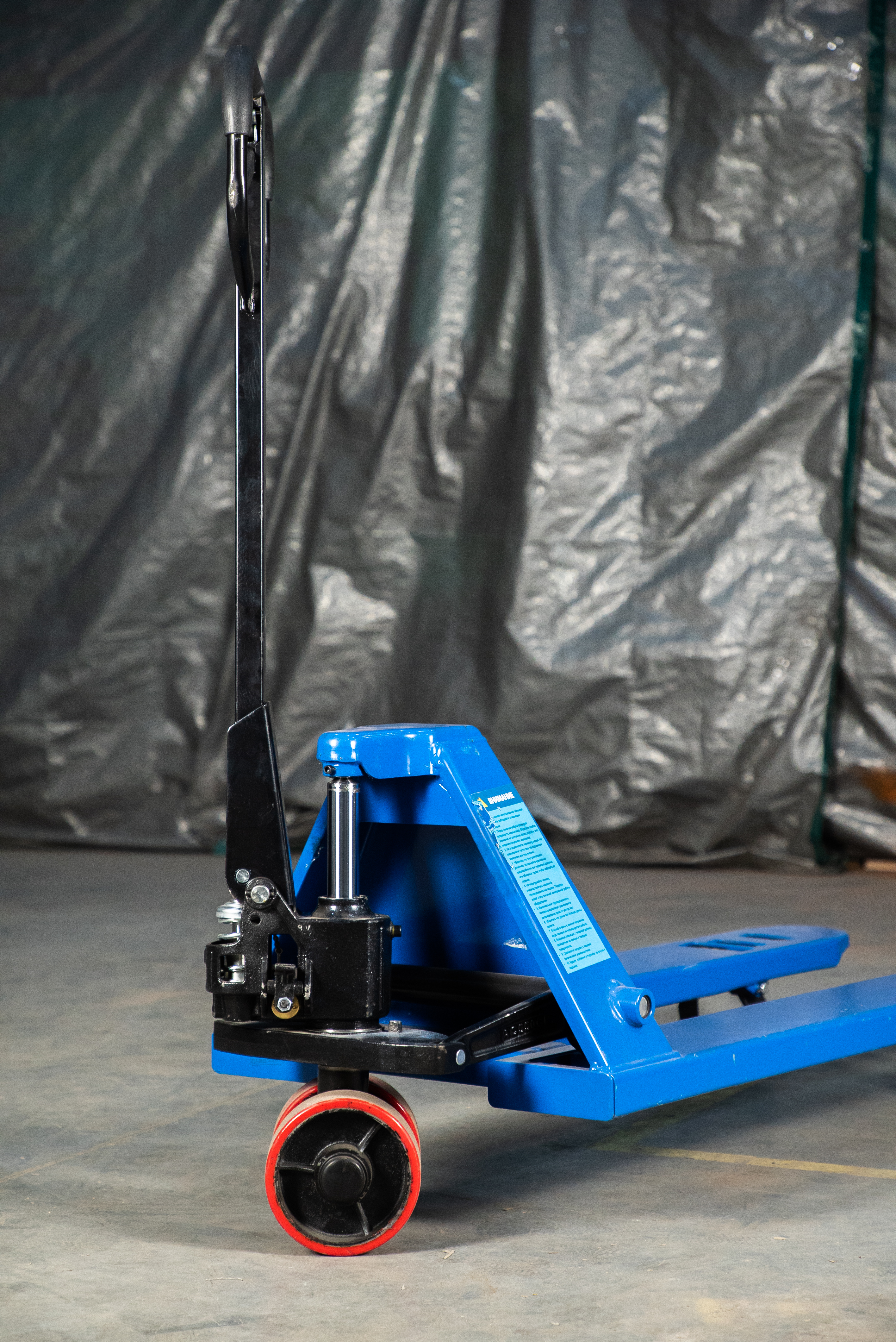 Тележка гидравлическая низкопрофильная 65 мм  3000 кг 1150 мм полиуретановые колеса TOR RHP