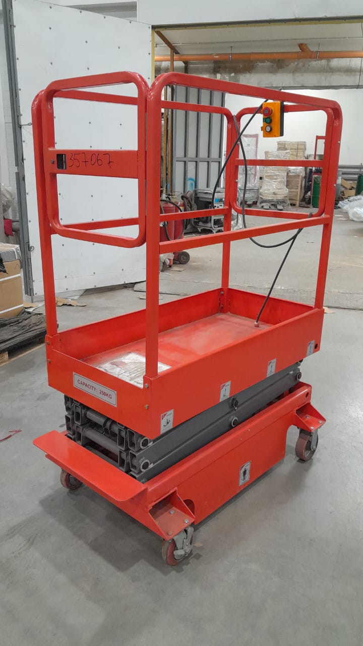 Подъемник ножничный передвижной 240 кг 3/5 м TOR GTJY DC аккумуляторный