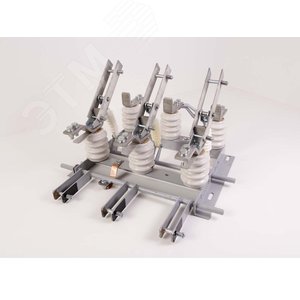 Разъединитель высоковольтный РВЗ-10/1000-II УХЛ2 фарфор в комплекте с приводами и вилками 