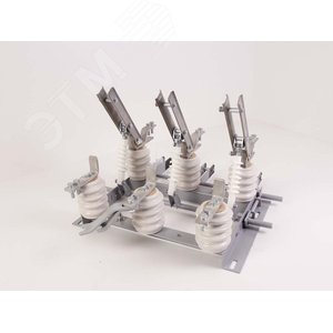 Разъединитель высоковольтный РВЗ-10/400-II УХЛ2 фарфор в комплекте с приводами и вилками 