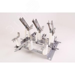 Разъединитель высоковольтный РВЗ-10/400-II УХЛ2 полиамид в комплекте с приводами и вилками 