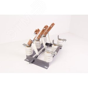 Разъединитель высоковольтный РВ-10/630 УХЛ2 фарфорв комплекте с приводами и вилками 