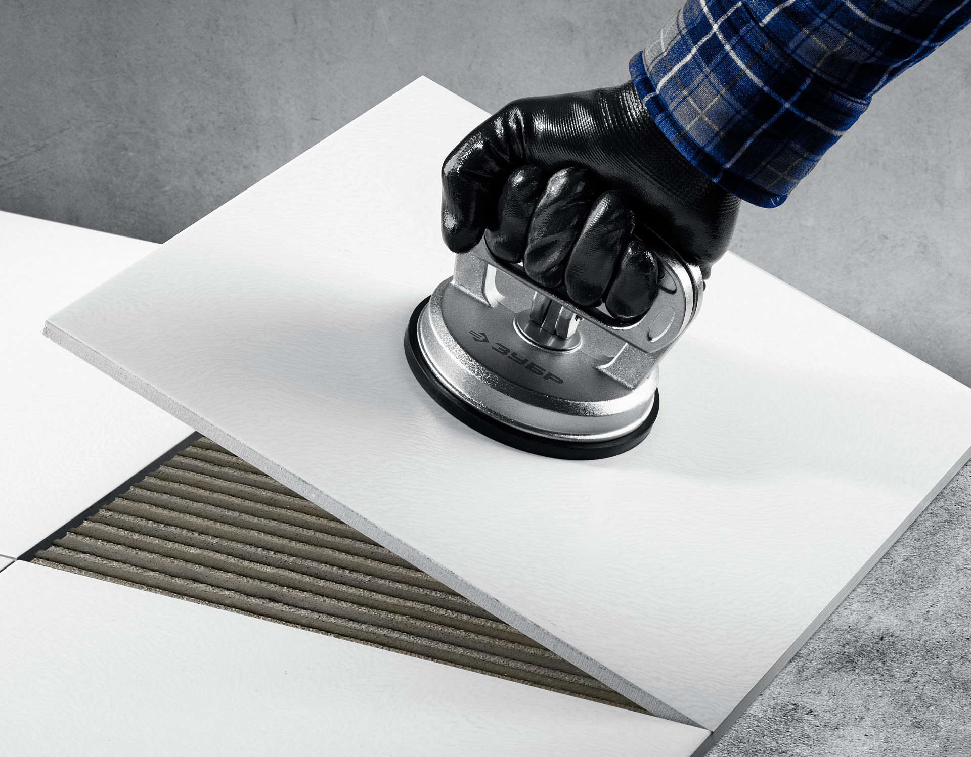 ЗУБР 50 кг, одинарный алюминиевый подъемник на присоске, Профессионал (33723-1)