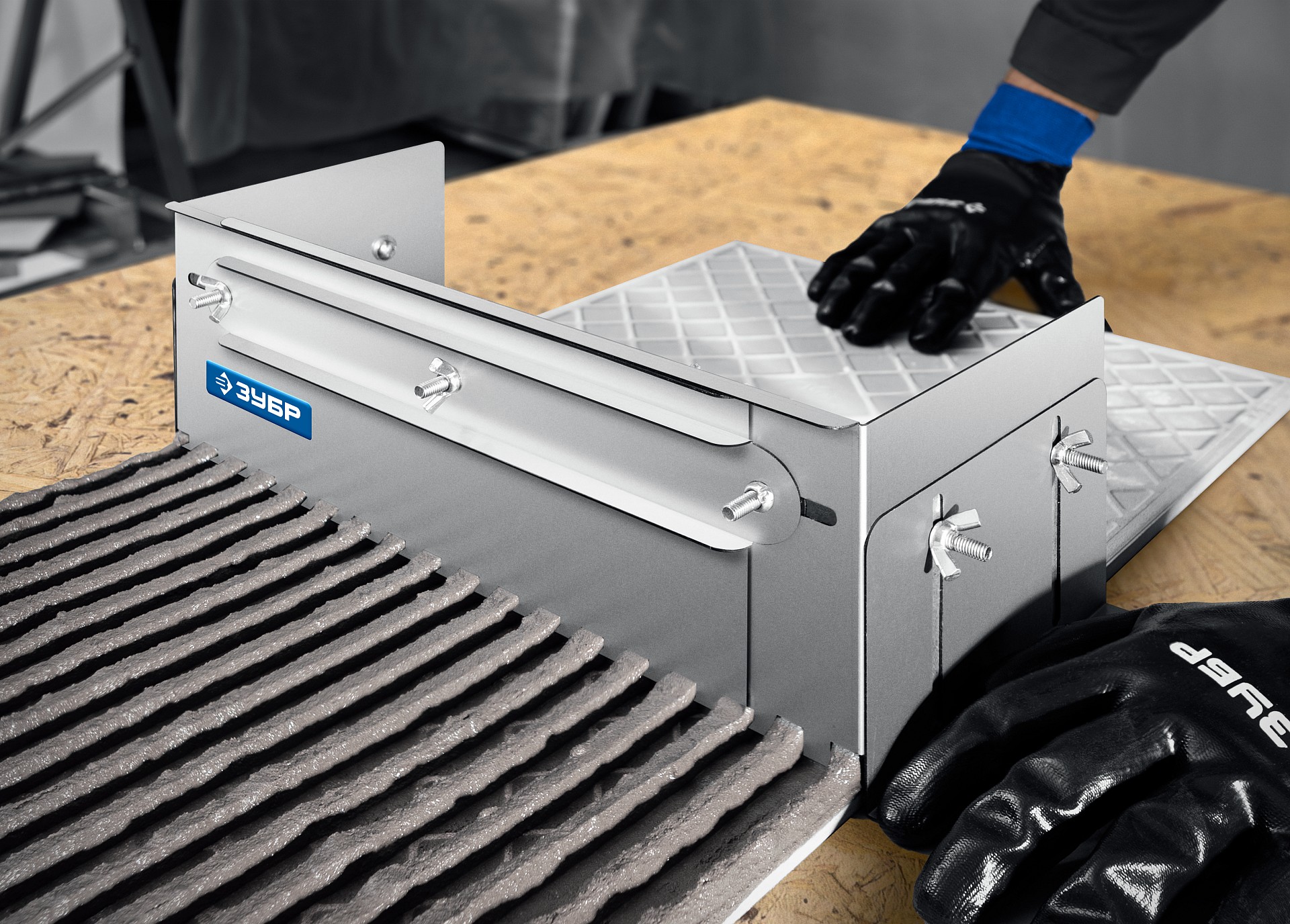 ЗУБР зуб 12*12 мм, до 600 мм, оцинкованная сталь, Раздвижная гребенка для плитки, ПРОФЕССИОНАЛ (08045-12)