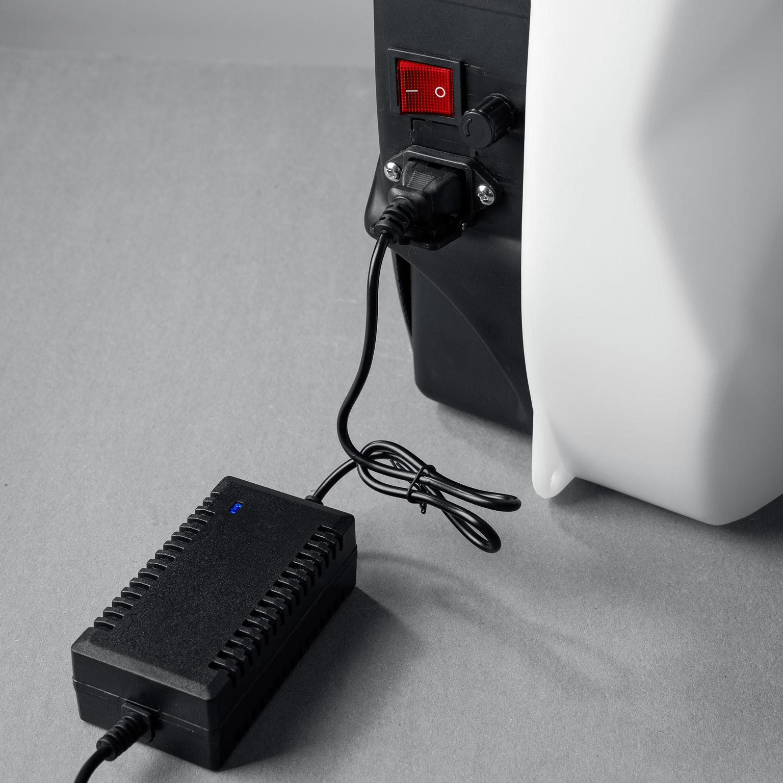 ЗУБР 16 л, колеса, аккумуляторный опрыскиватель (ОПС-16К)