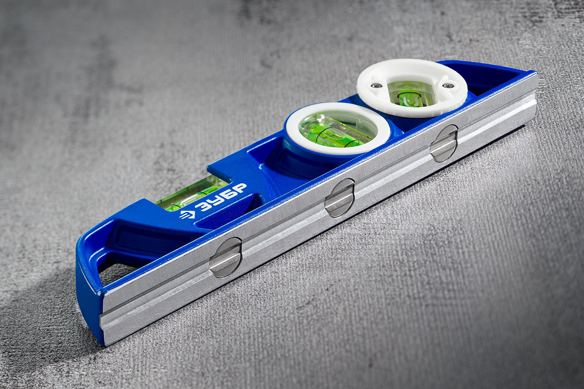 ЗУБР ЛИТОЙ 250 мм, магнитный уровень (34583)