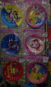 Набор больших одноразовых тарелок в ассортименте