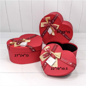 Коробка 31*29*15 см красное сердце, бант с надписью 