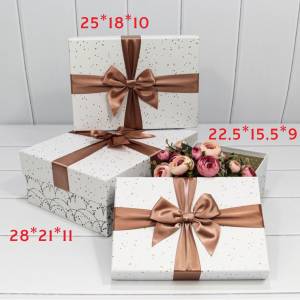 Коробка 28*21*11 см Белая с бантом