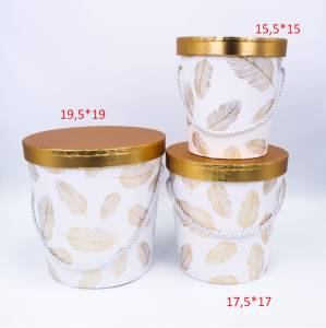 Коробка 19*19 см цилиндр "Золотые перья" белый/87995771