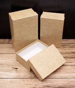 Коробка 18*18*9 см "Кремовый леттеринг"