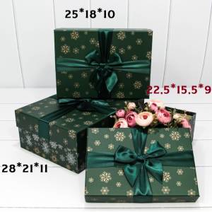 Коробка 22,5*15,5*9 см "Снежинки" зеленая