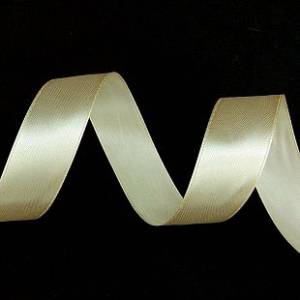 Лента атлас бежевый 7мм*22,85м 147-07