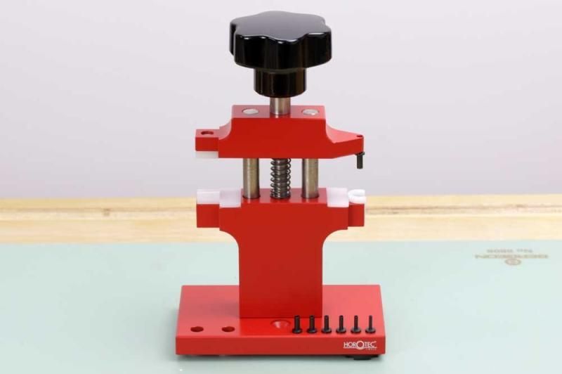 Как использовать инструмент для установки и снятия трубки корпуса часов Horotec.