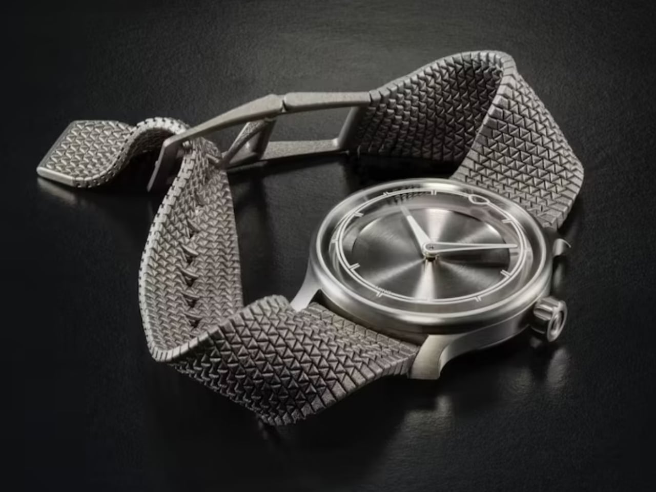 Часовщик Ming только что решил проблему с браслетом для часов, которую никто не мог понять. Часовщик Ming только что решил проблему с браслетом для часов, которую никто не мог понять.