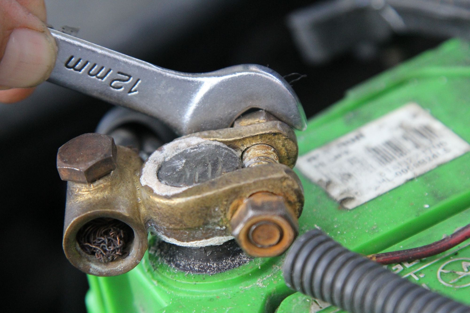 изображение Что делать, если греется клемма на аккумуляторе Что делать, если греется клемма на аккумуляторе фото