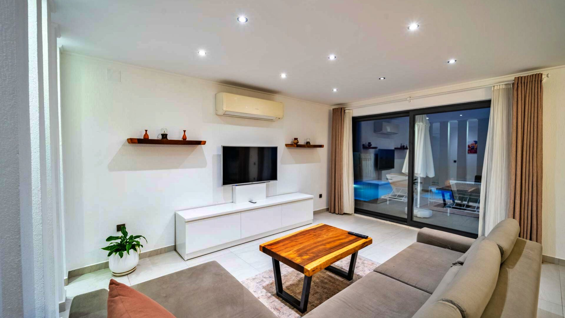 VBK89658 Villa Booking