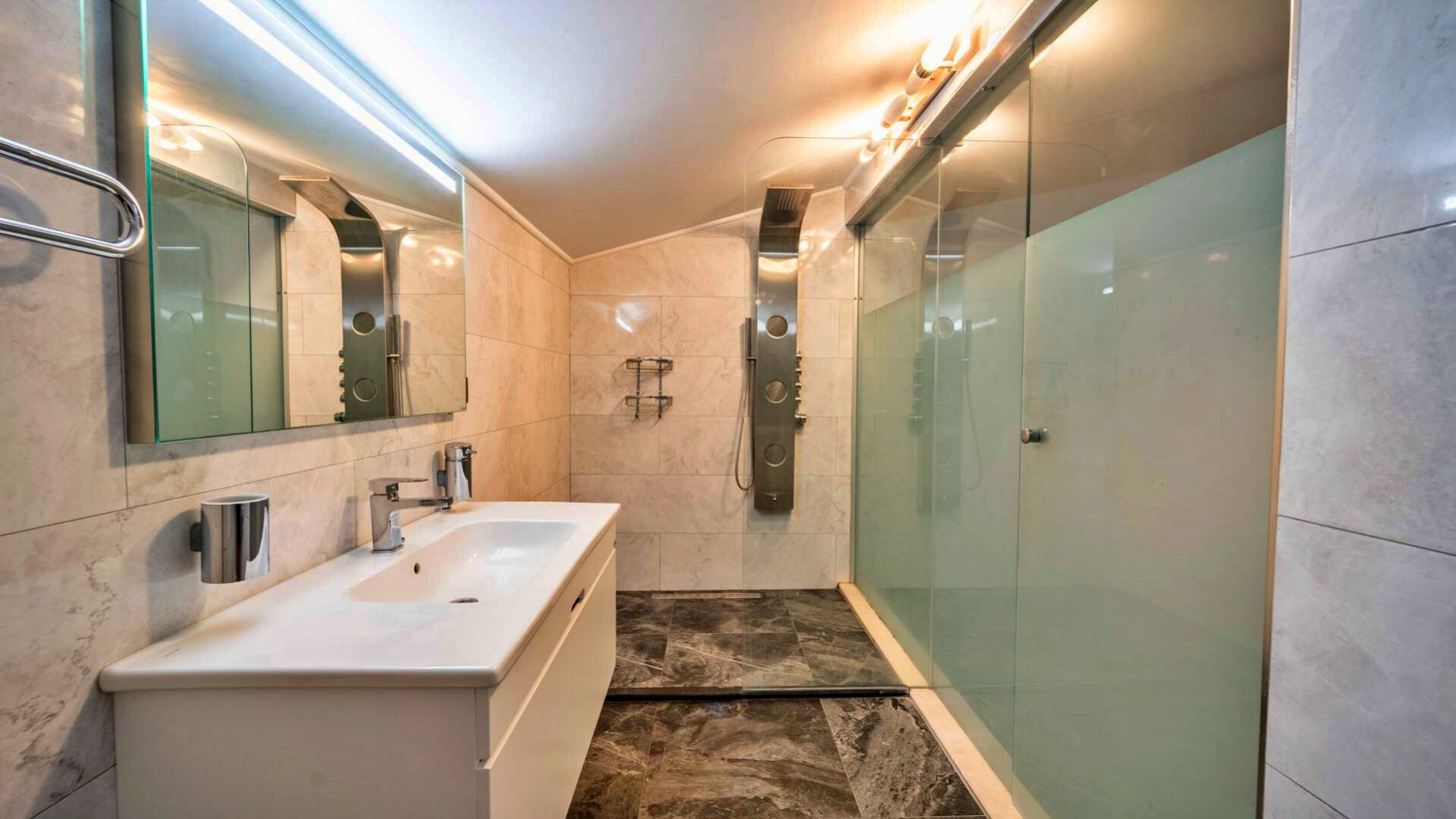 VBK89658 Villa Booking