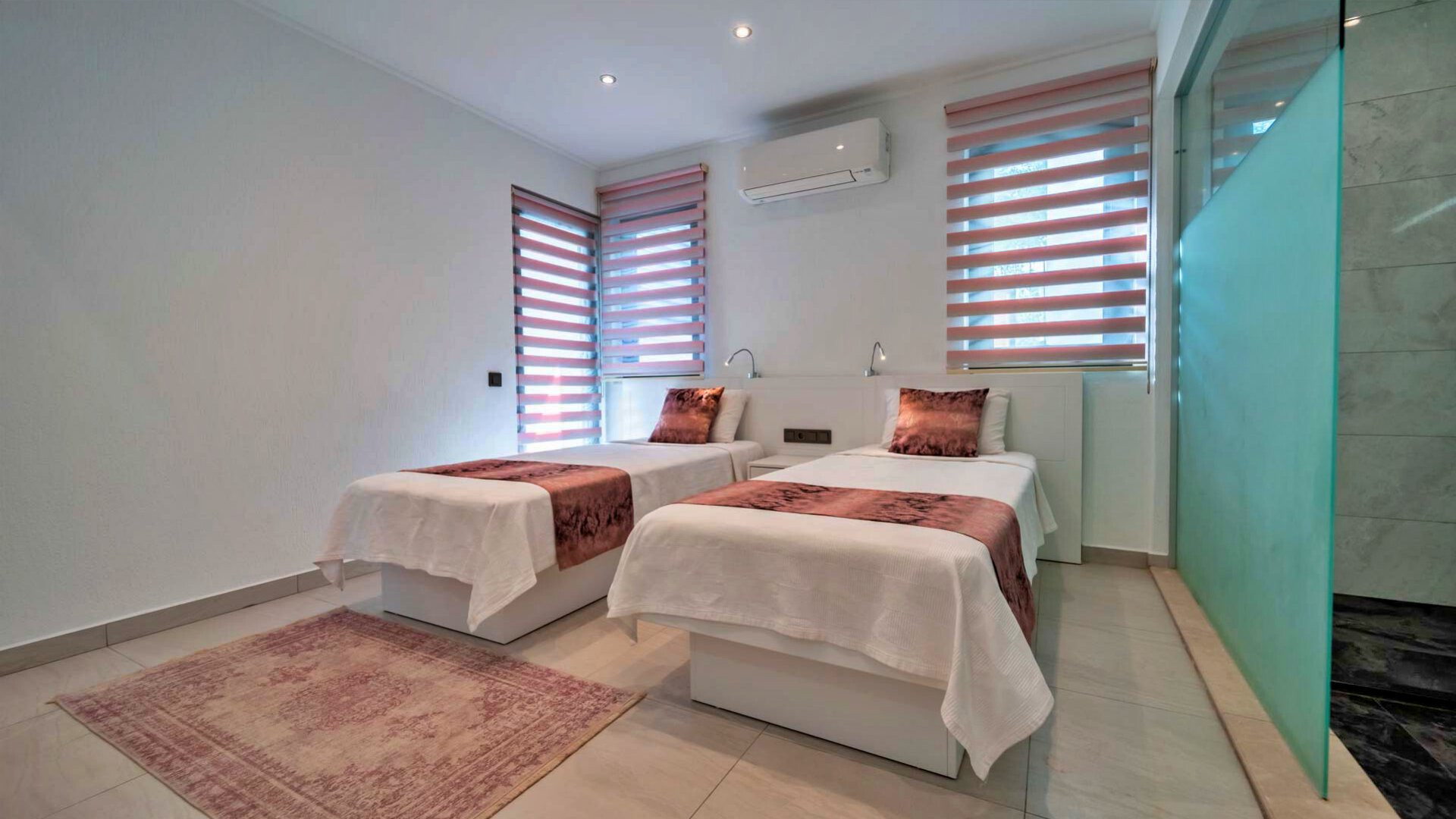 VBK89658 Villa Booking