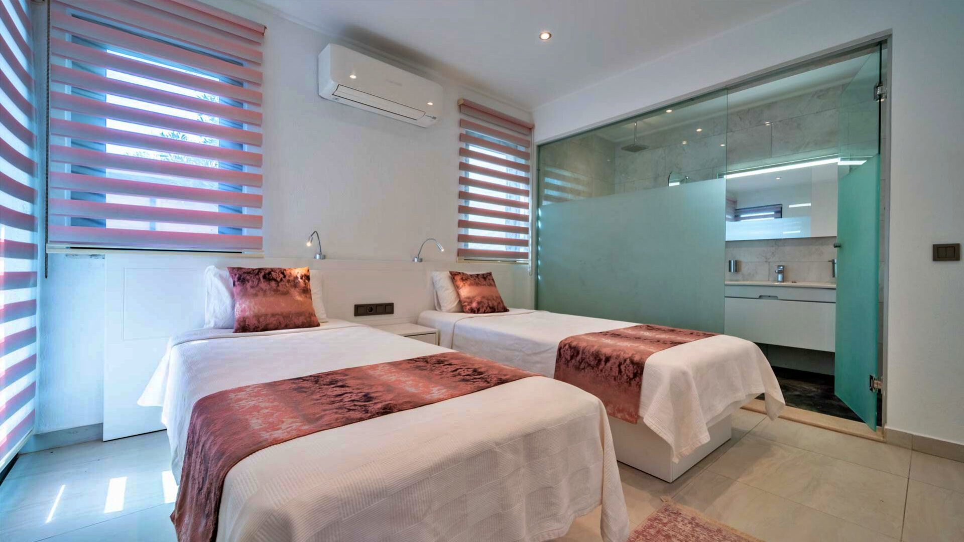 VBK89658 Villa Booking
