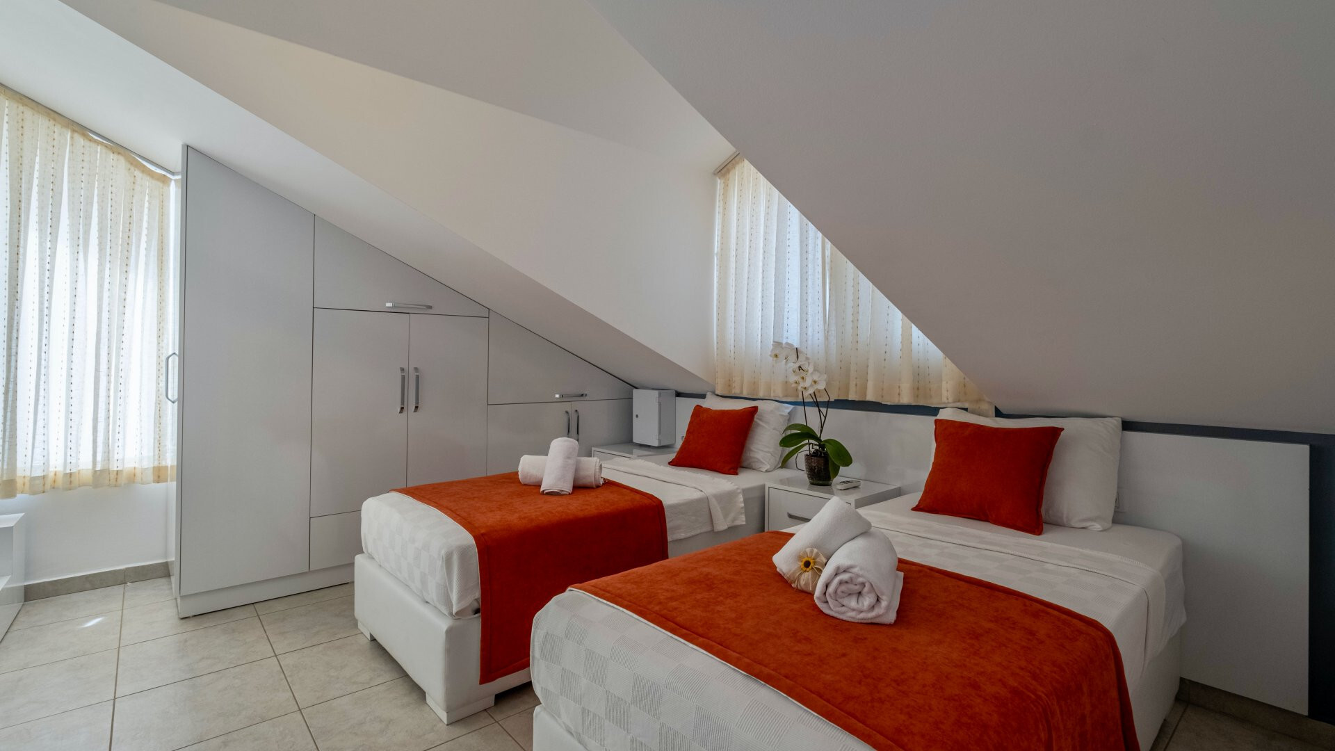 VBK31399 Villa Booking