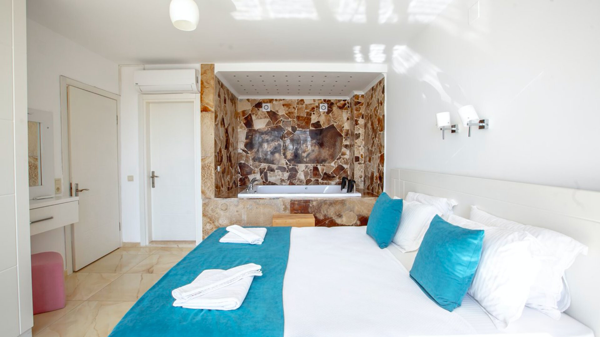 VBK41947 Villa Booking