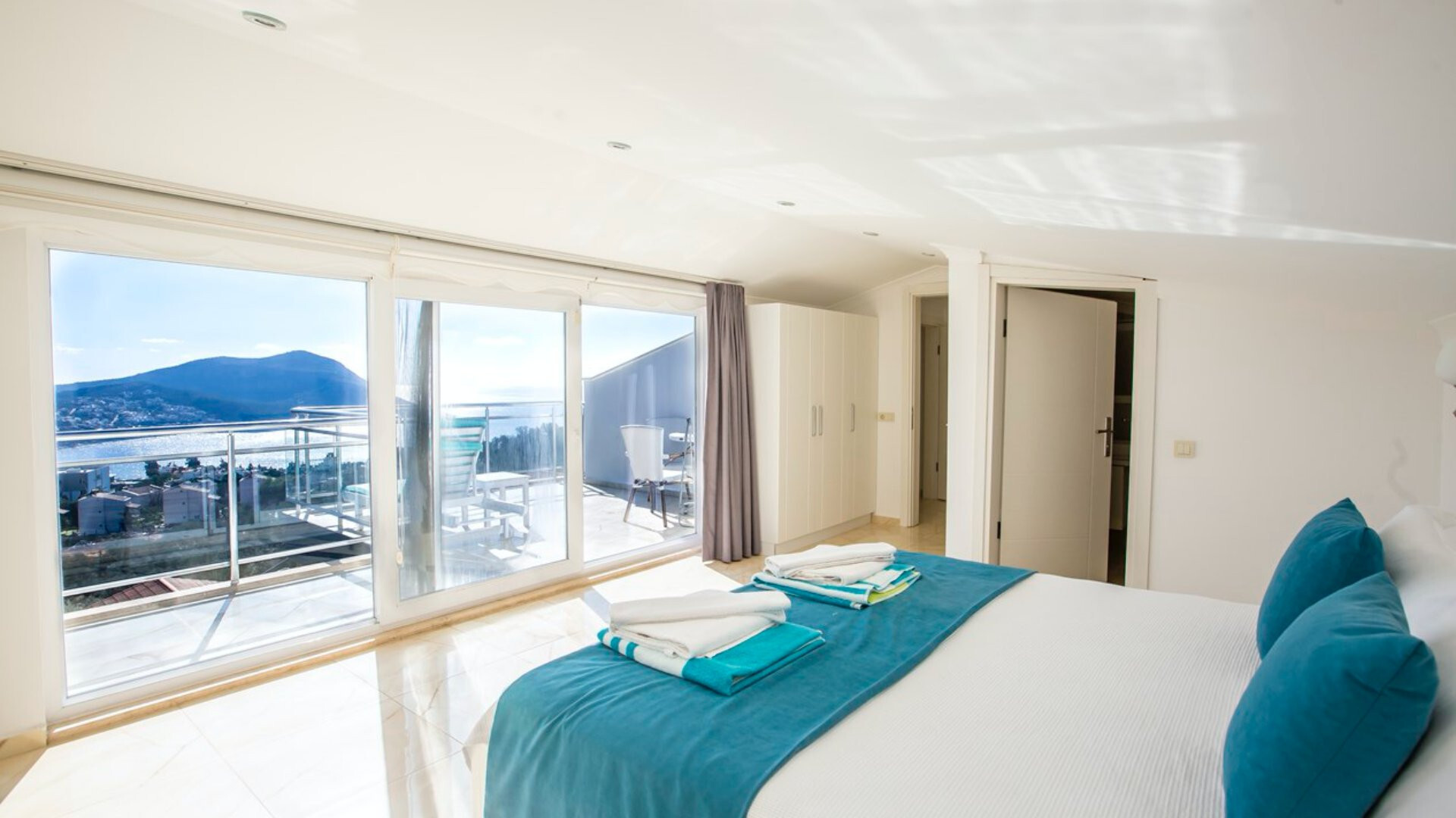 VBK41947 Villa Booking