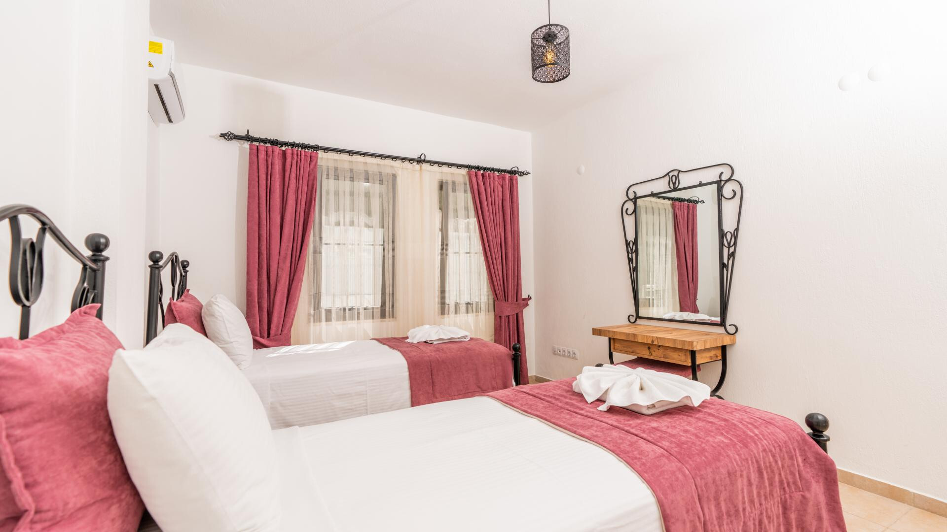 VBK48702 Villa Booking