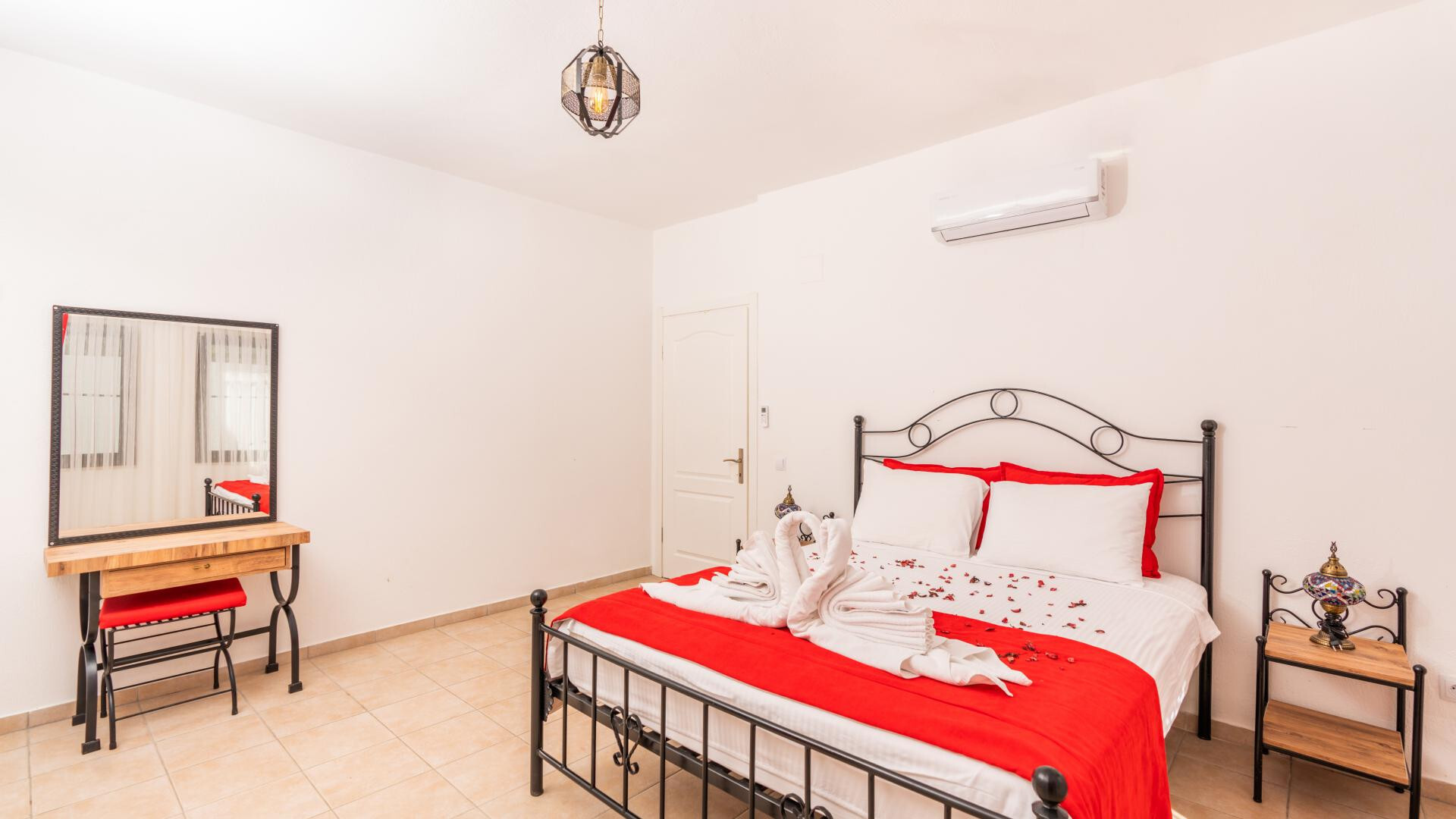 VBK48702 Villa Booking