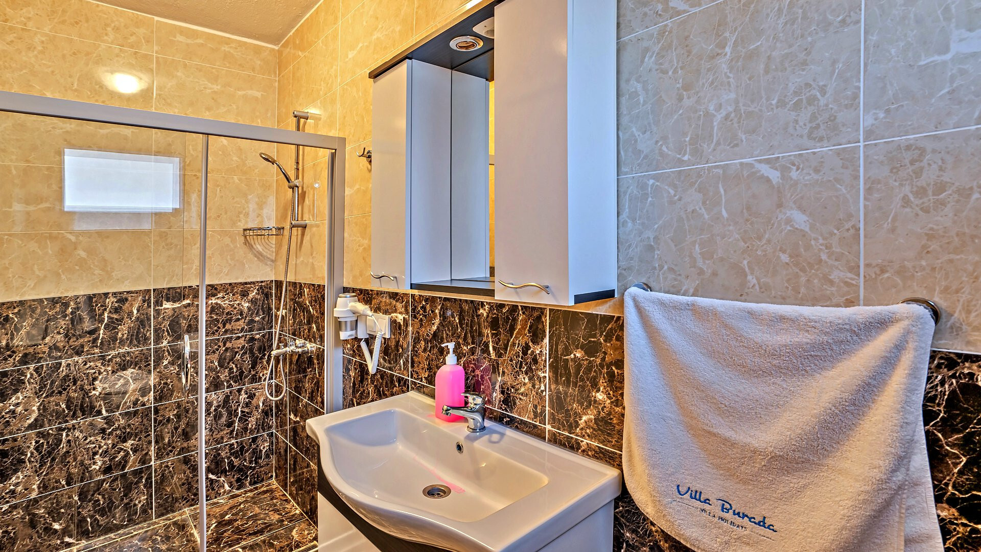 VBK42800 Villa Booking