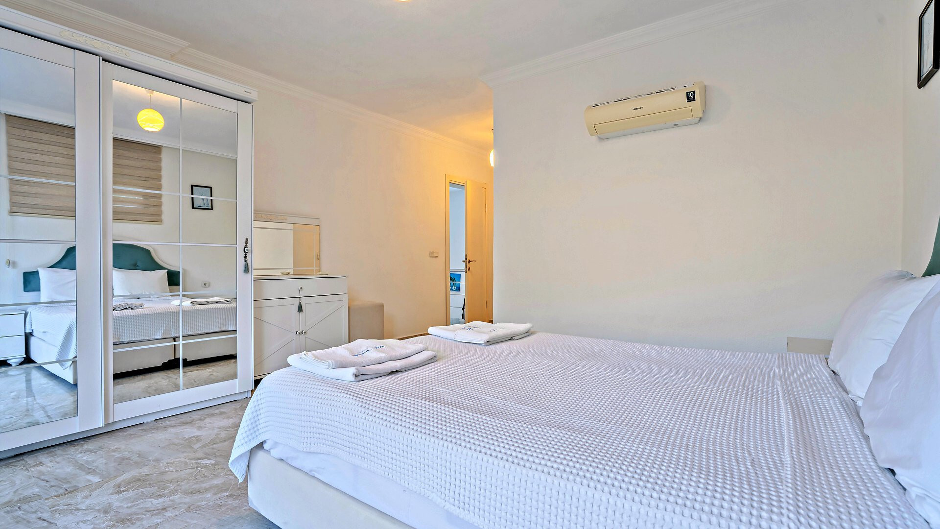VBK42800 Villa Booking