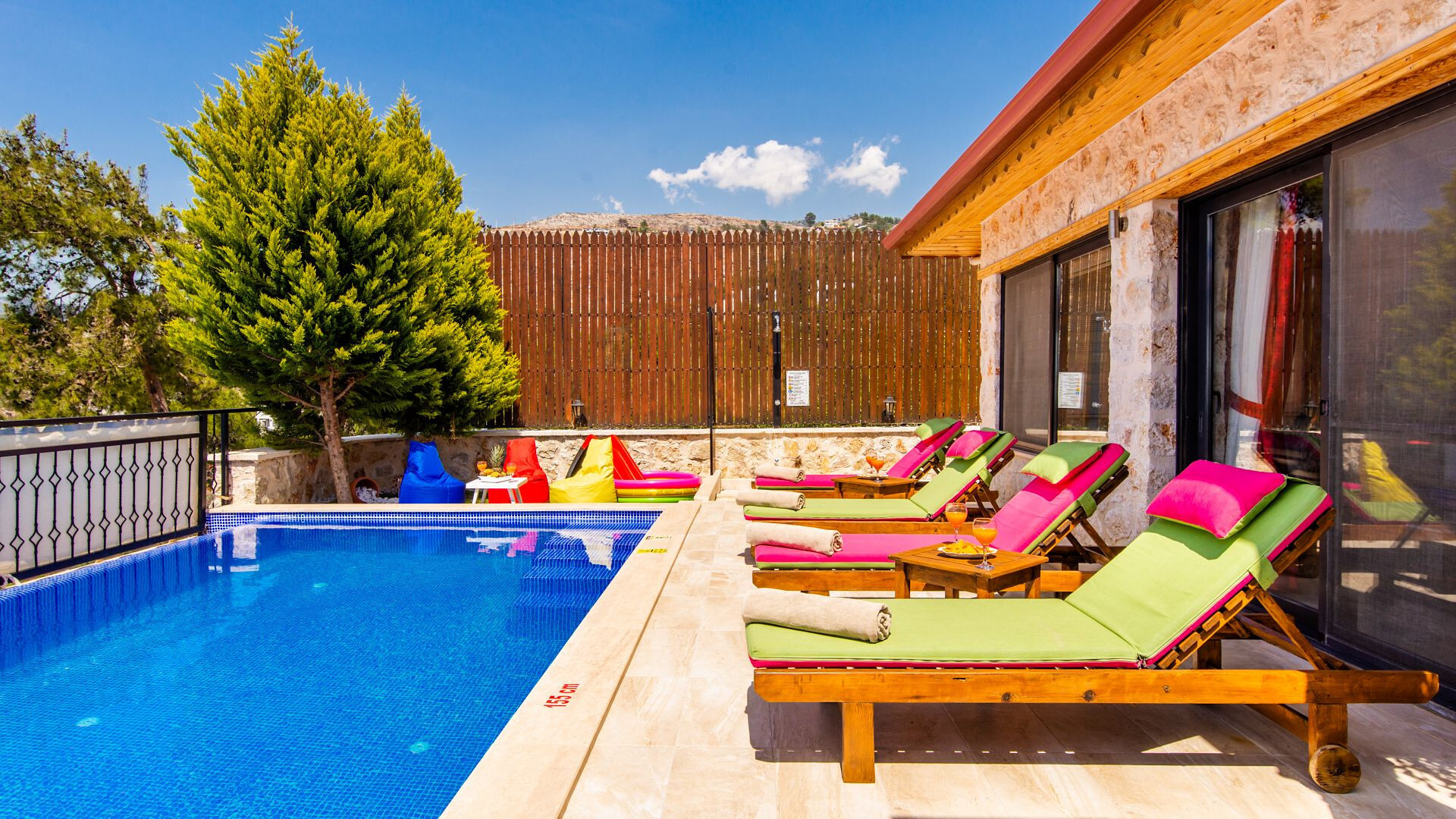 VBK68580 Villa Booking