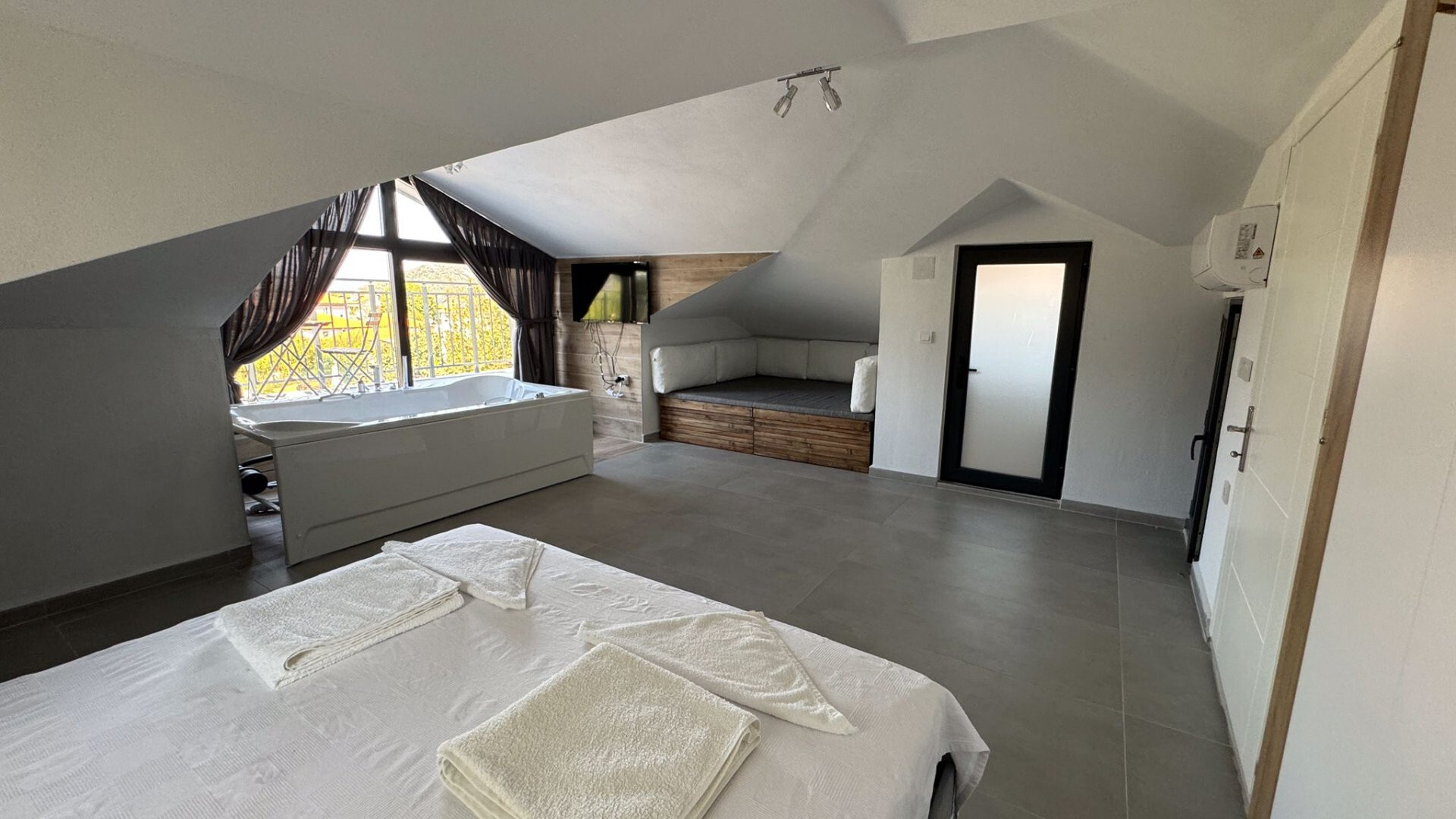 VBK60290 Villa Booking