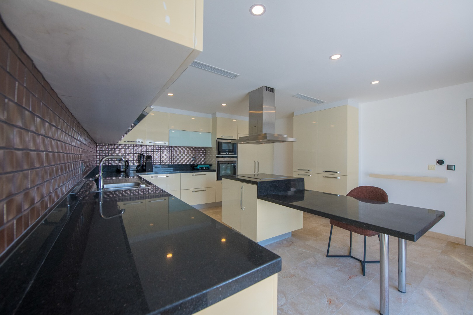 VBK76905 Villa Booking
