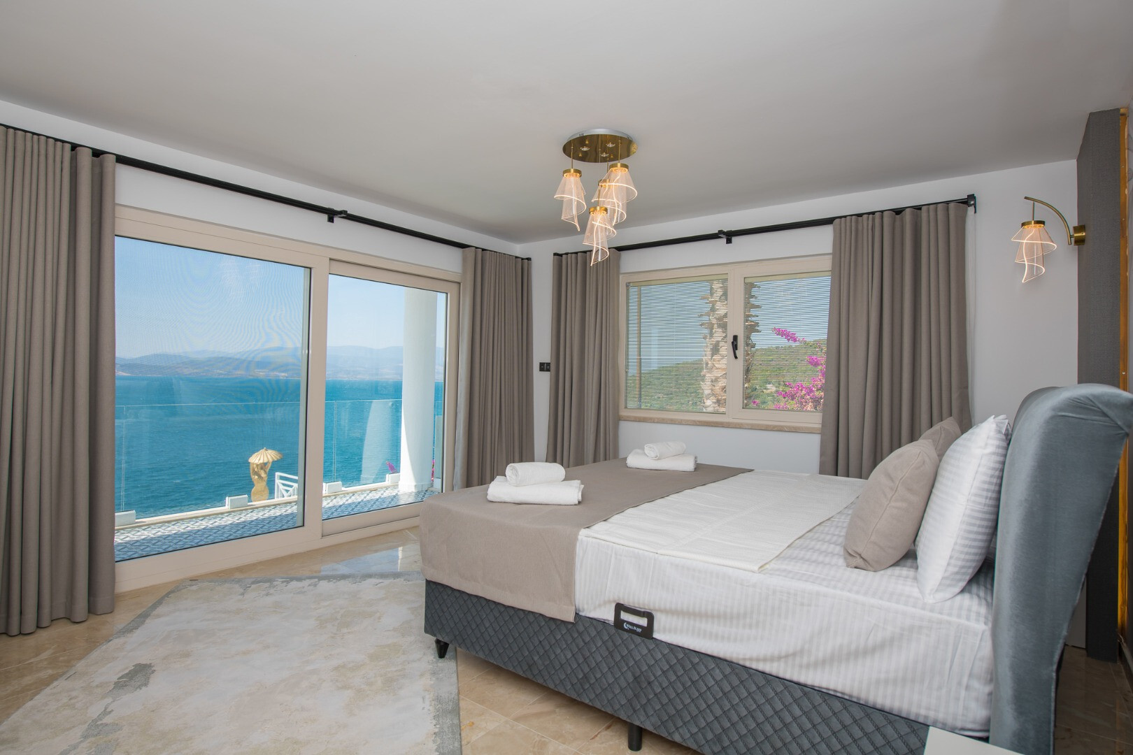 VBK76905 Villa Booking
