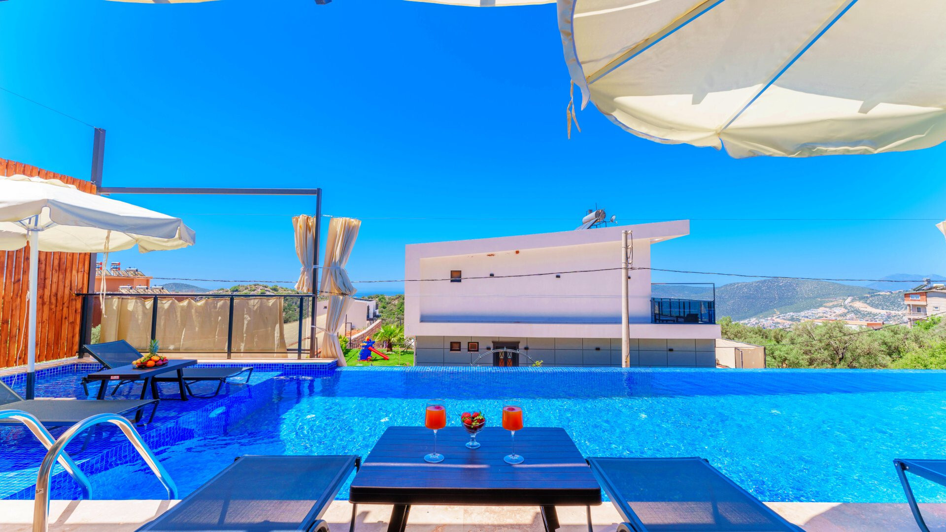 VBK51672 Villa Booking