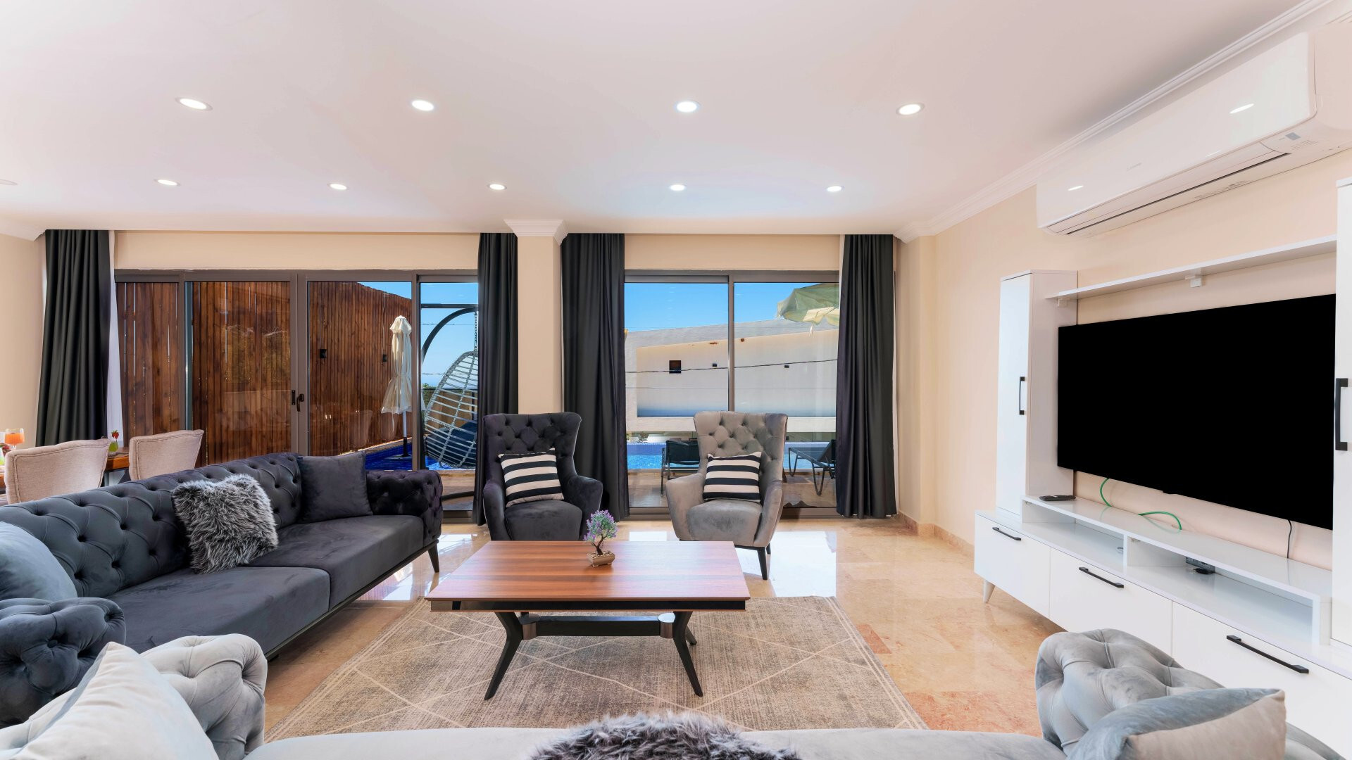 VBK51672 Villa Booking