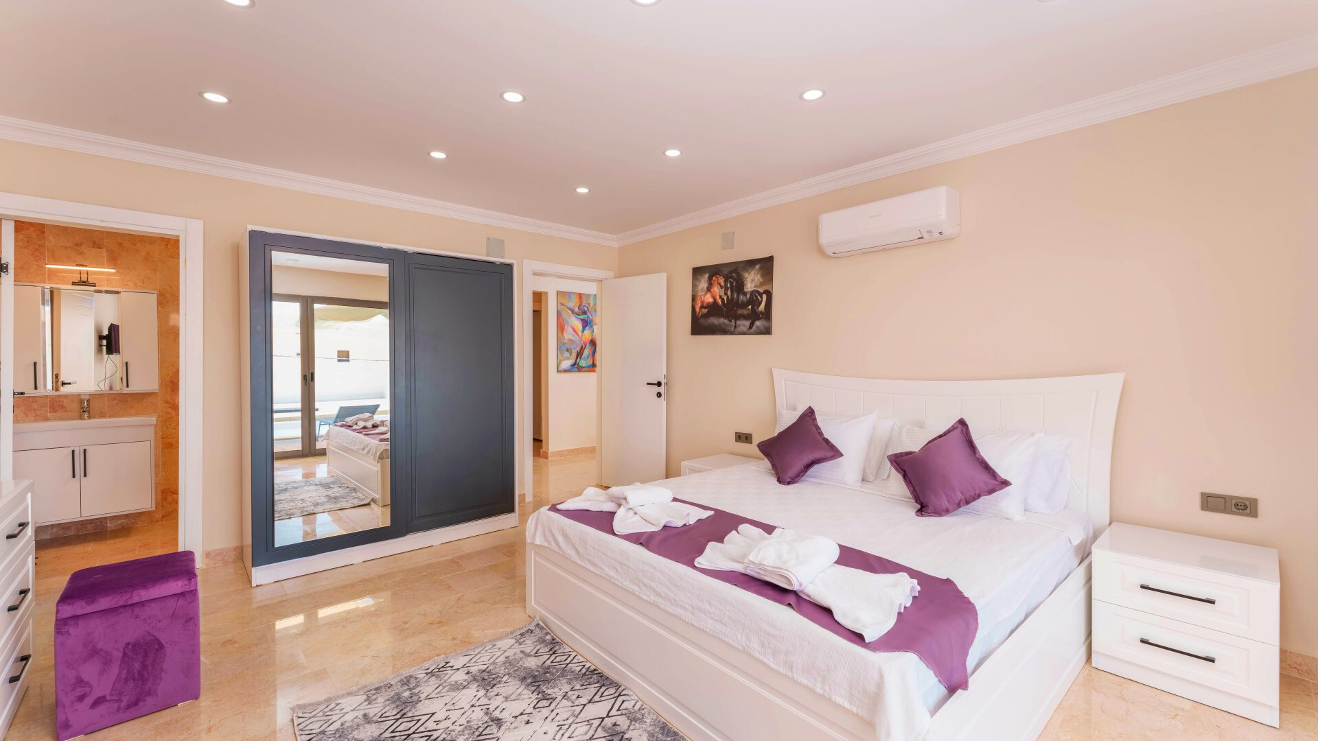 VBK51672 Villa Booking
