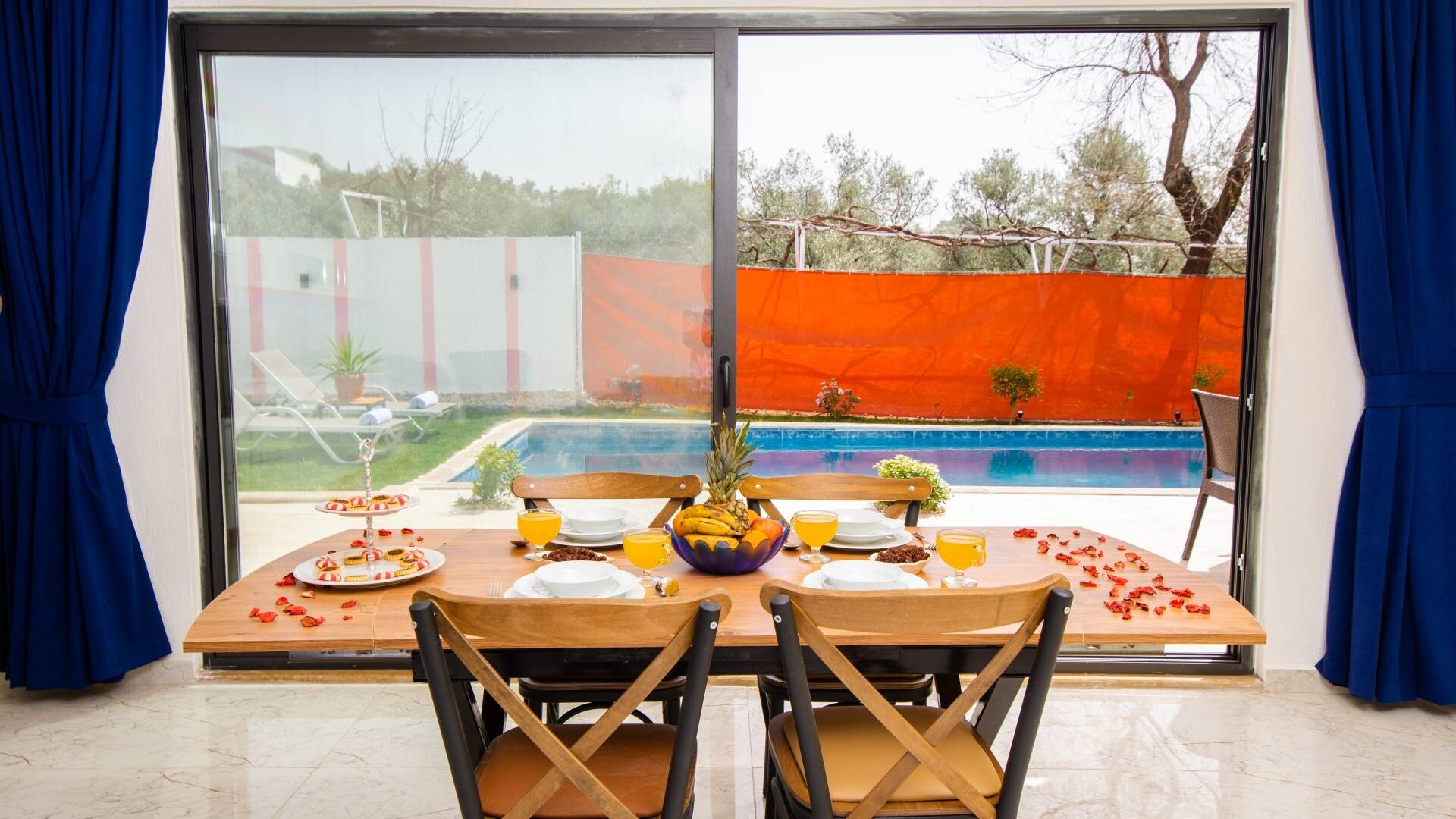 VBK73644 Villa Booking