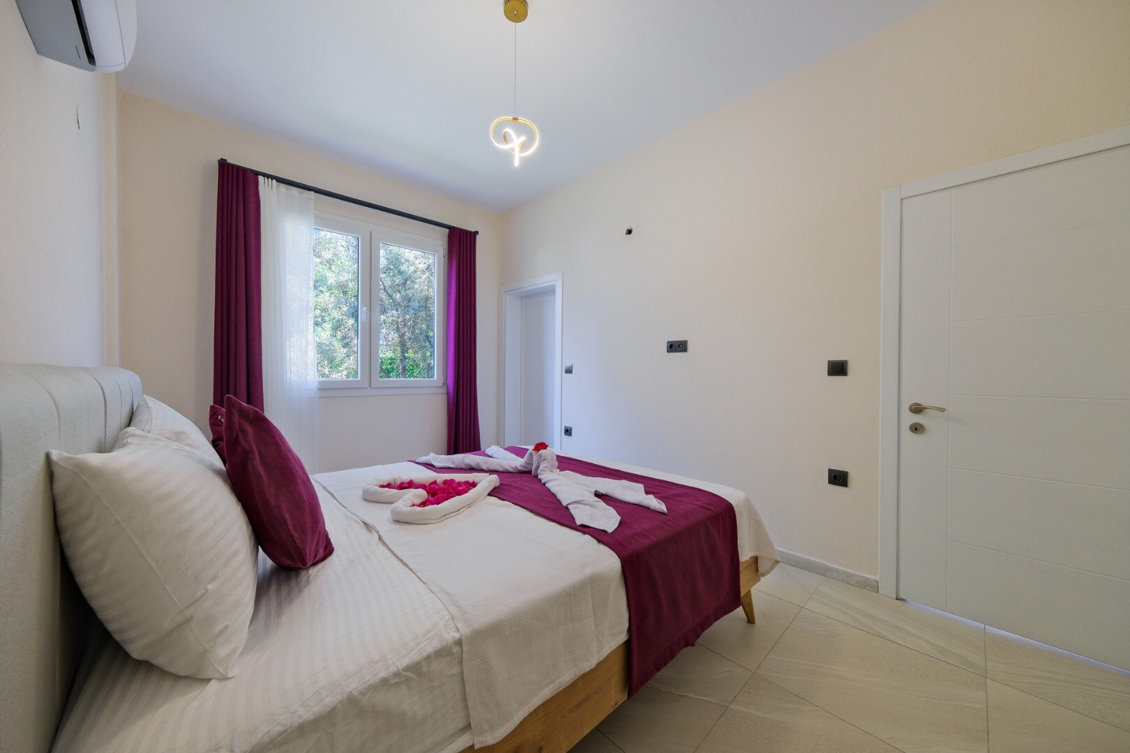 VBK37026 Villa Booking
