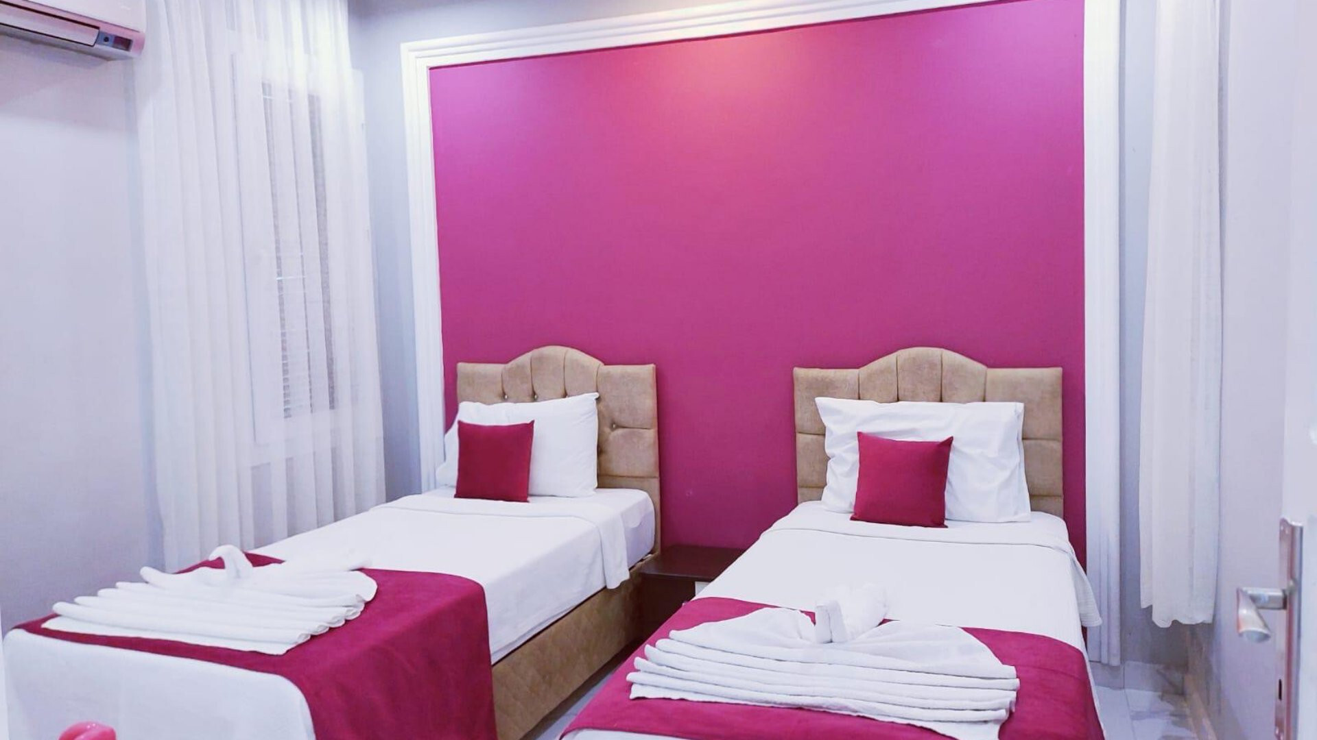 VBK78516 Villa Booking