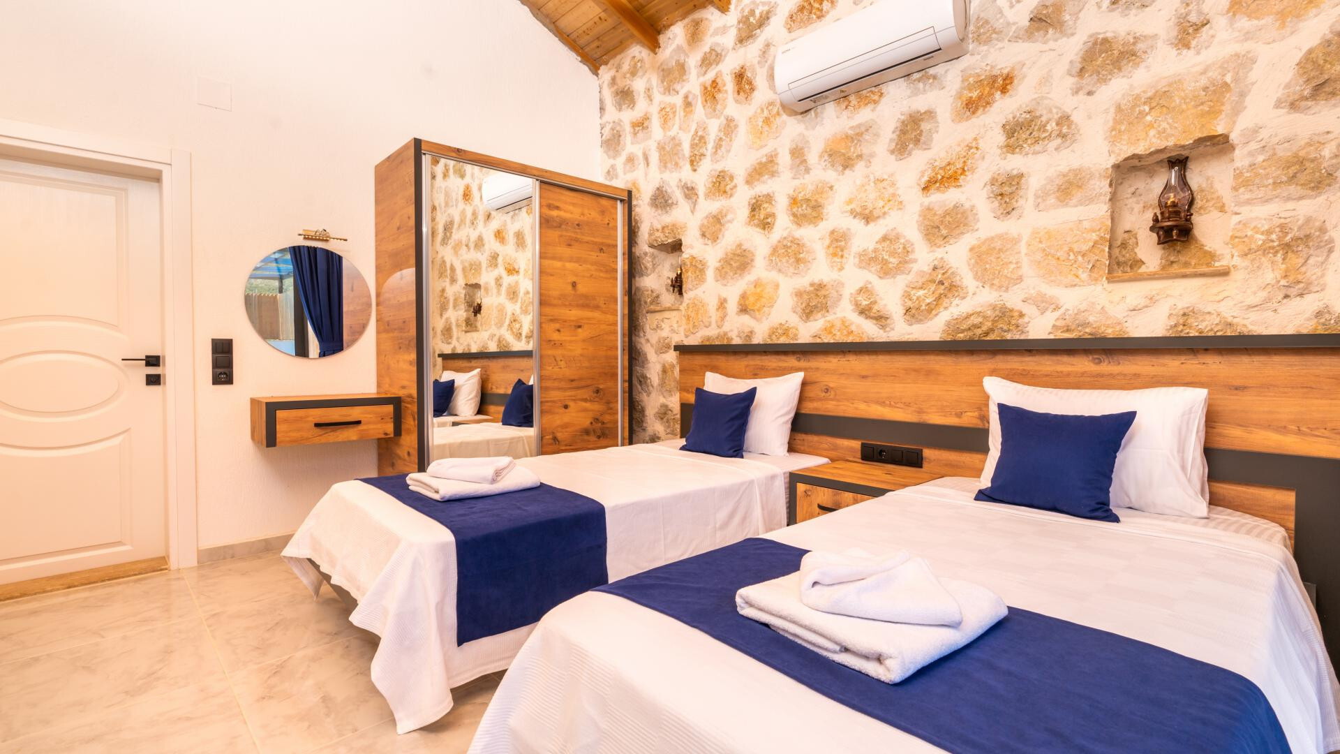 VBK70905 Villa Booking