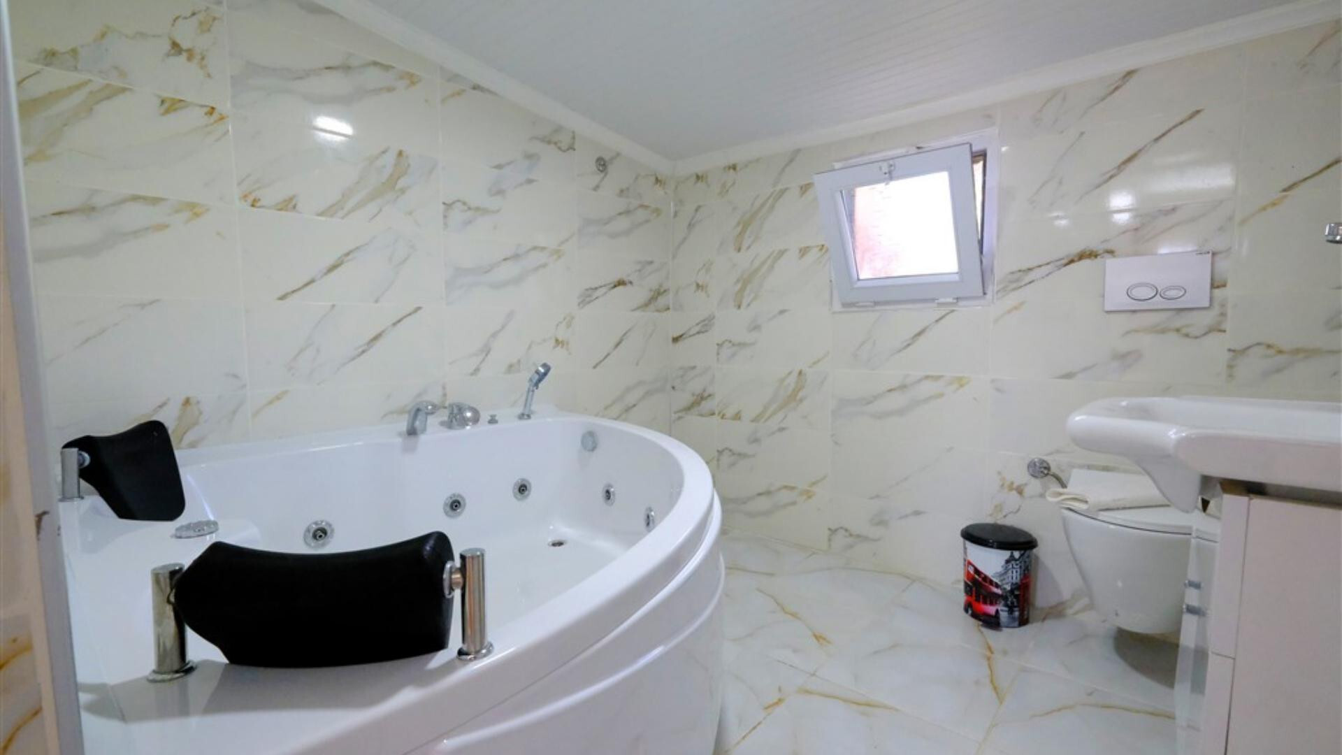 VBK67475 Villa Booking
